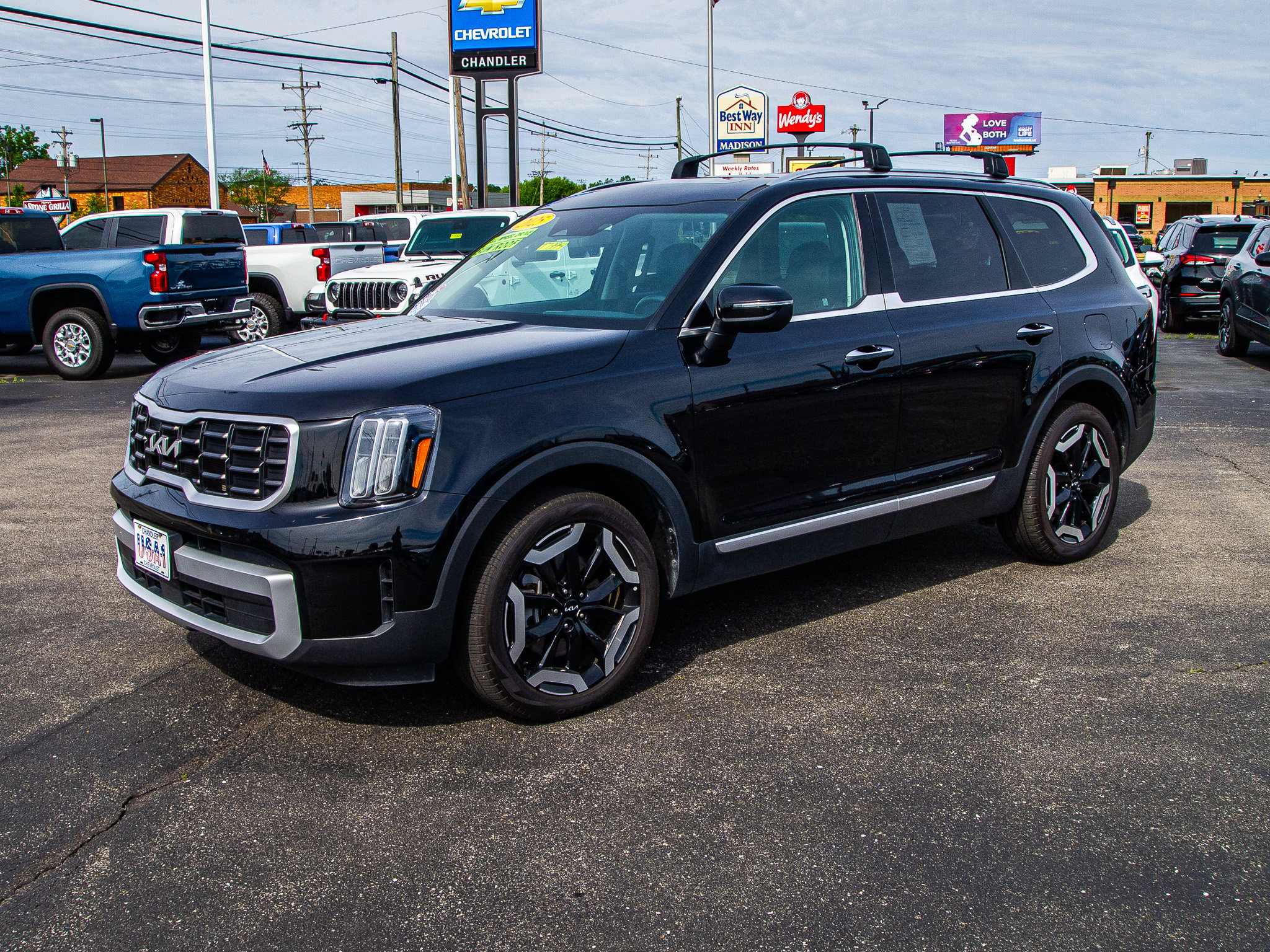 Used 2025 Kia Telluride S AWD/4WD image 3