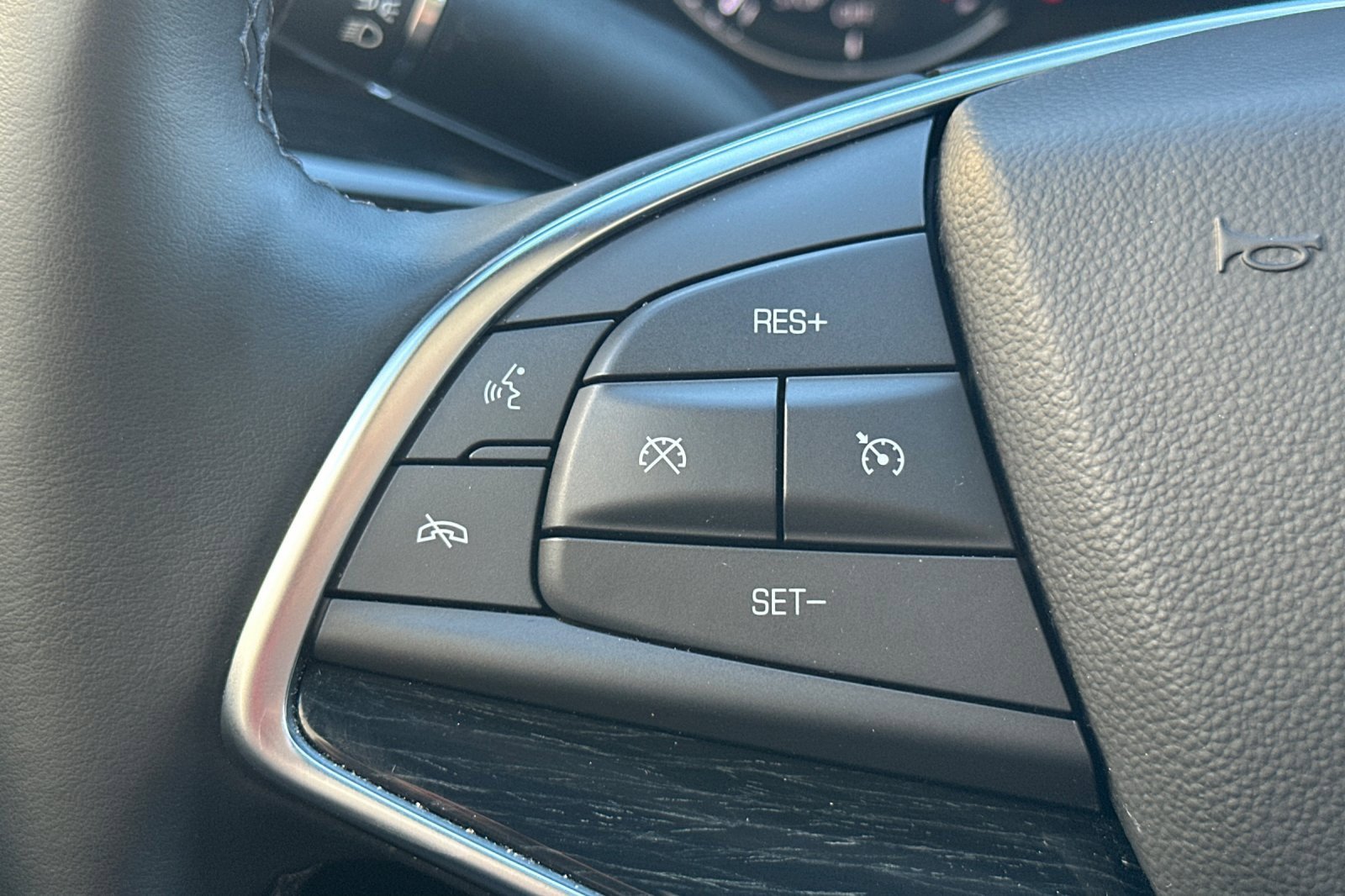 Used 2025 Cadillac XT5 Premium Luxury image 33