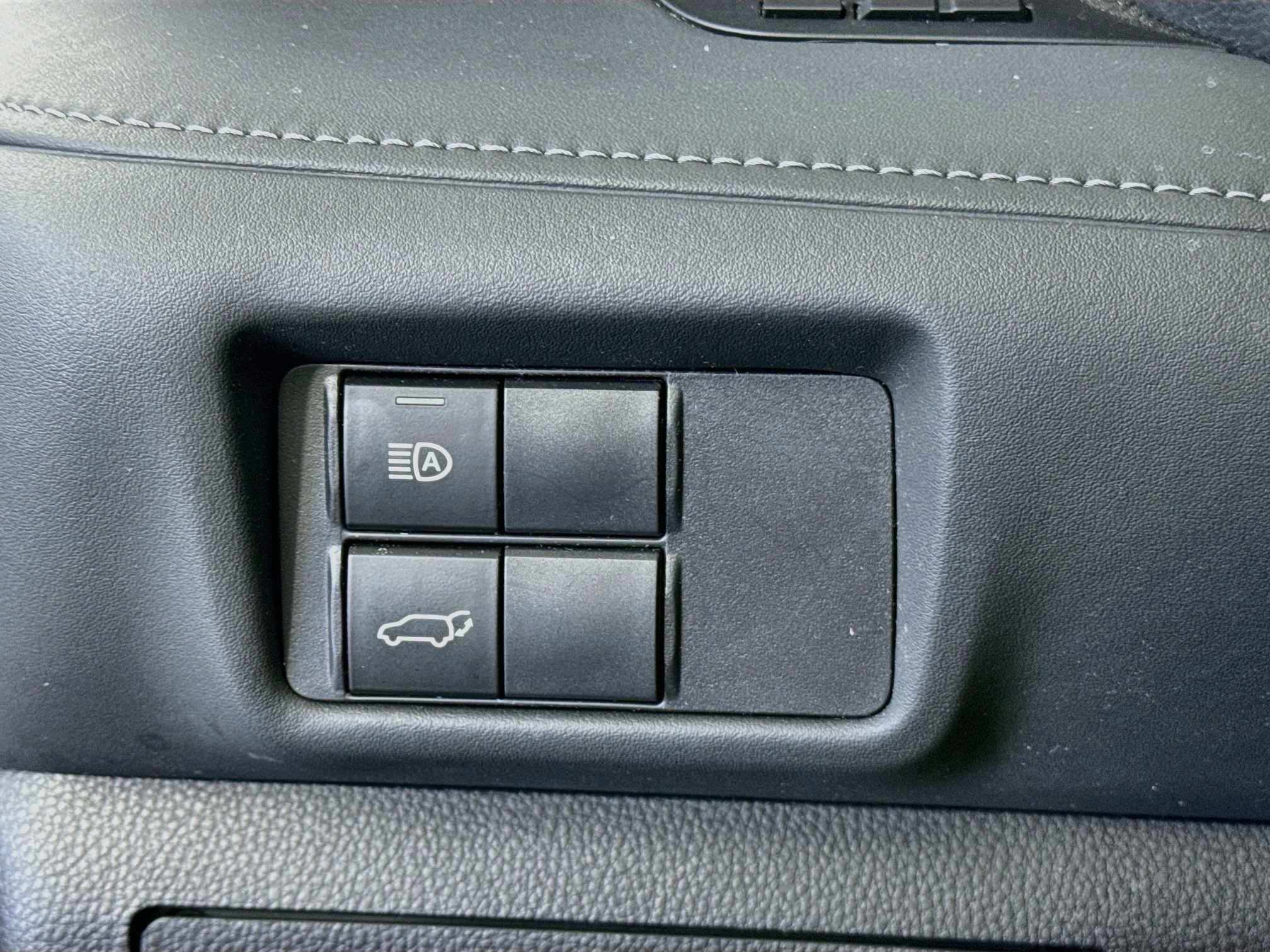 Used 2022 Toyota Highlander XLE AWD/4WD image 10