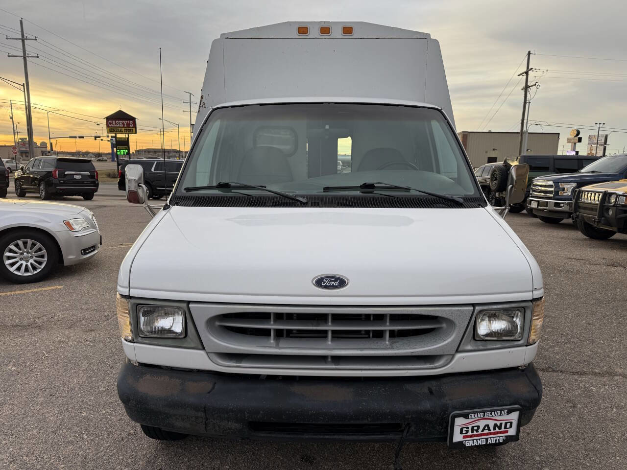 Used 1999 Ford E-350 and Econoline 350 Super Duty RWD image 2