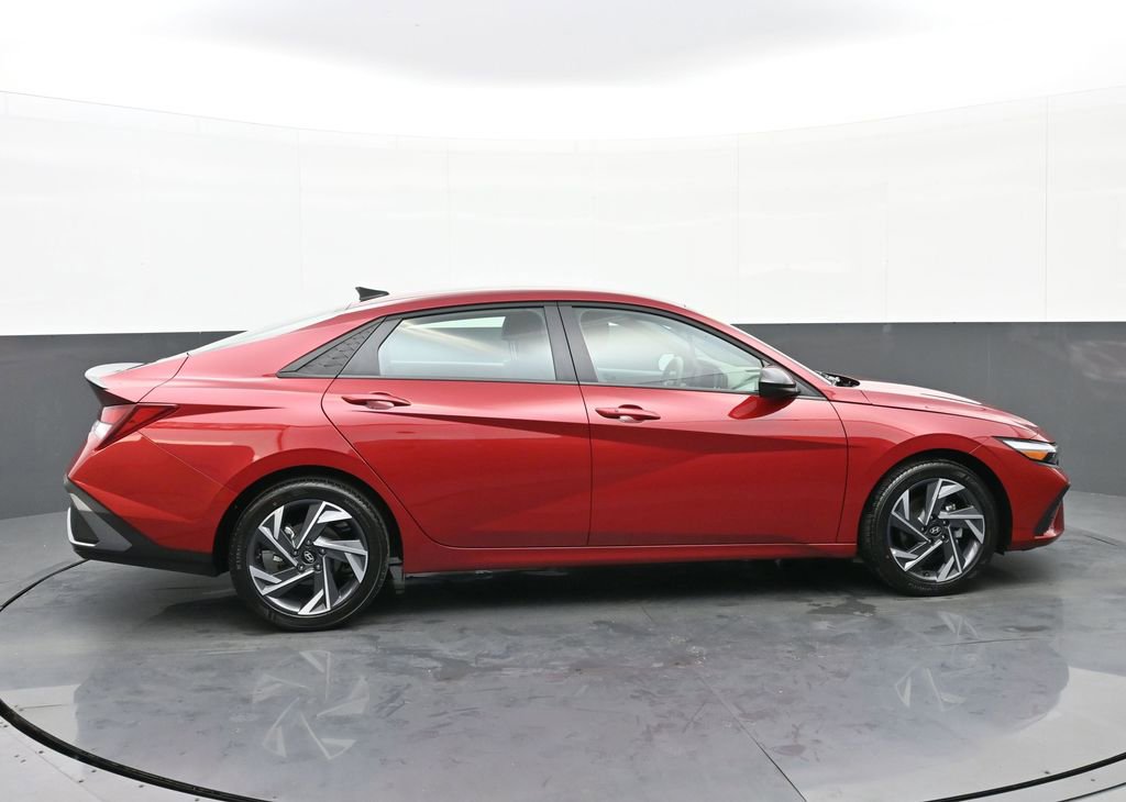 Certified 2025 Hyundai Elantra Sport image 3