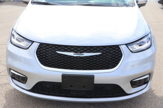 New 2023 Chrysler Pacifica Pinnacle FWD image 2