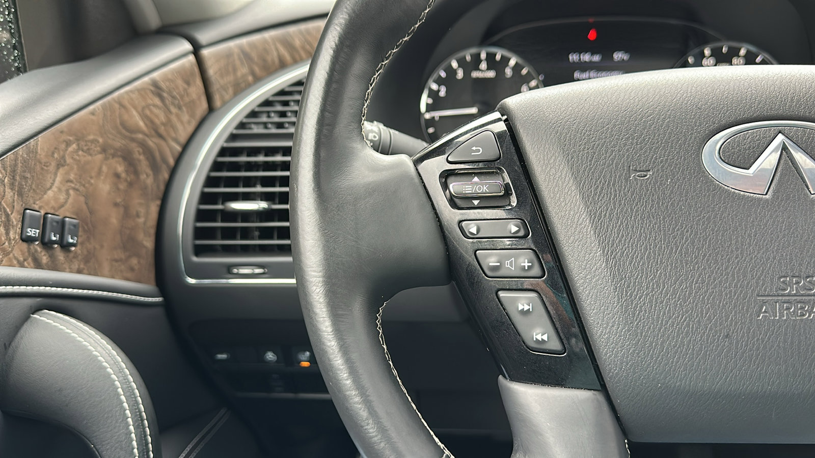 Certified 2023 INFINITI QX80 Premium Select w/ All-Season Package image 17