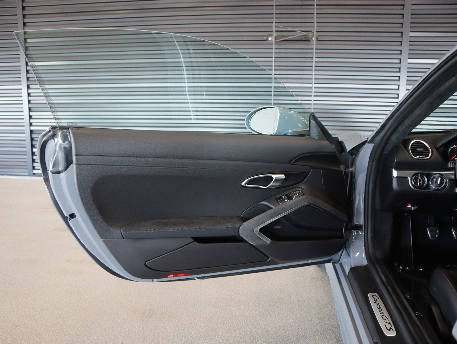 Certified 2025 Porsche 718 Cayman GTS RWD image 25