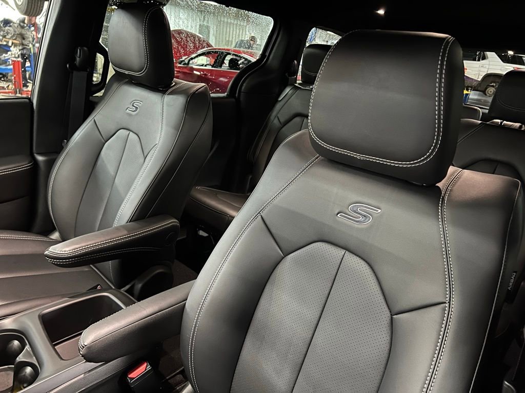 New 2026 Chrysler Pacifica Select w/ S Appearance Package FWD image 28
