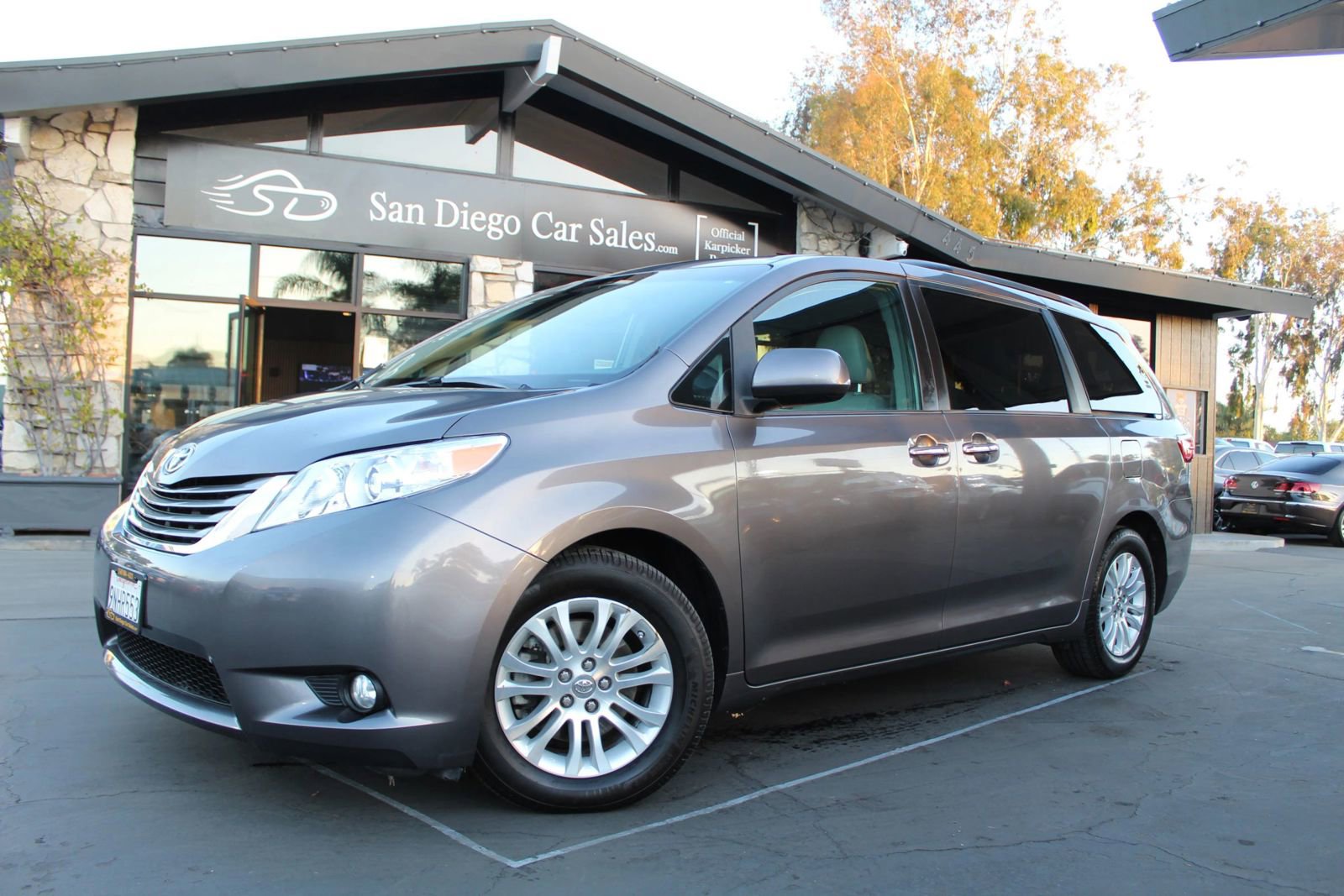 Used 2015 Toyota Sienna XLE w/ XLE Navigation Package