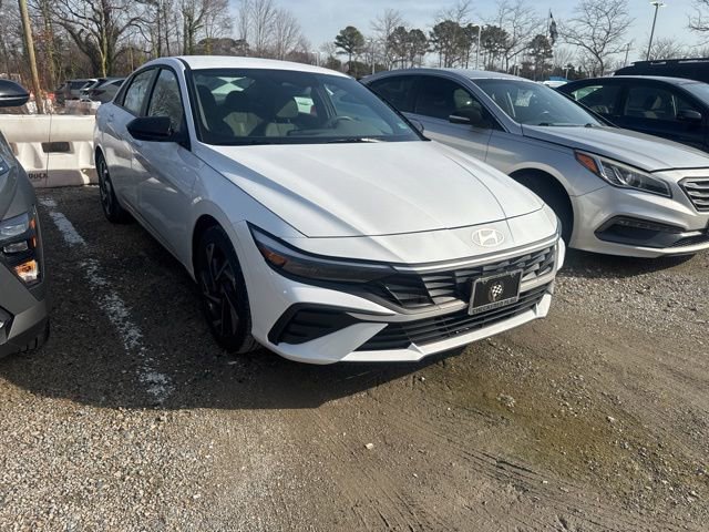 Used 2025 Hyundai Elantra Sport image 1