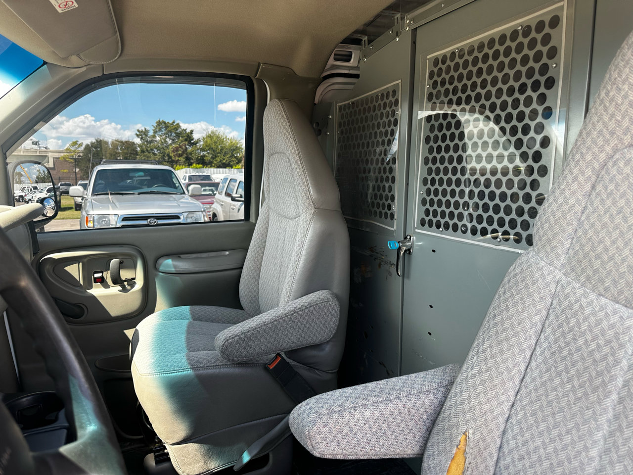 Used 2001 Chevrolet Express 1500 image 67
