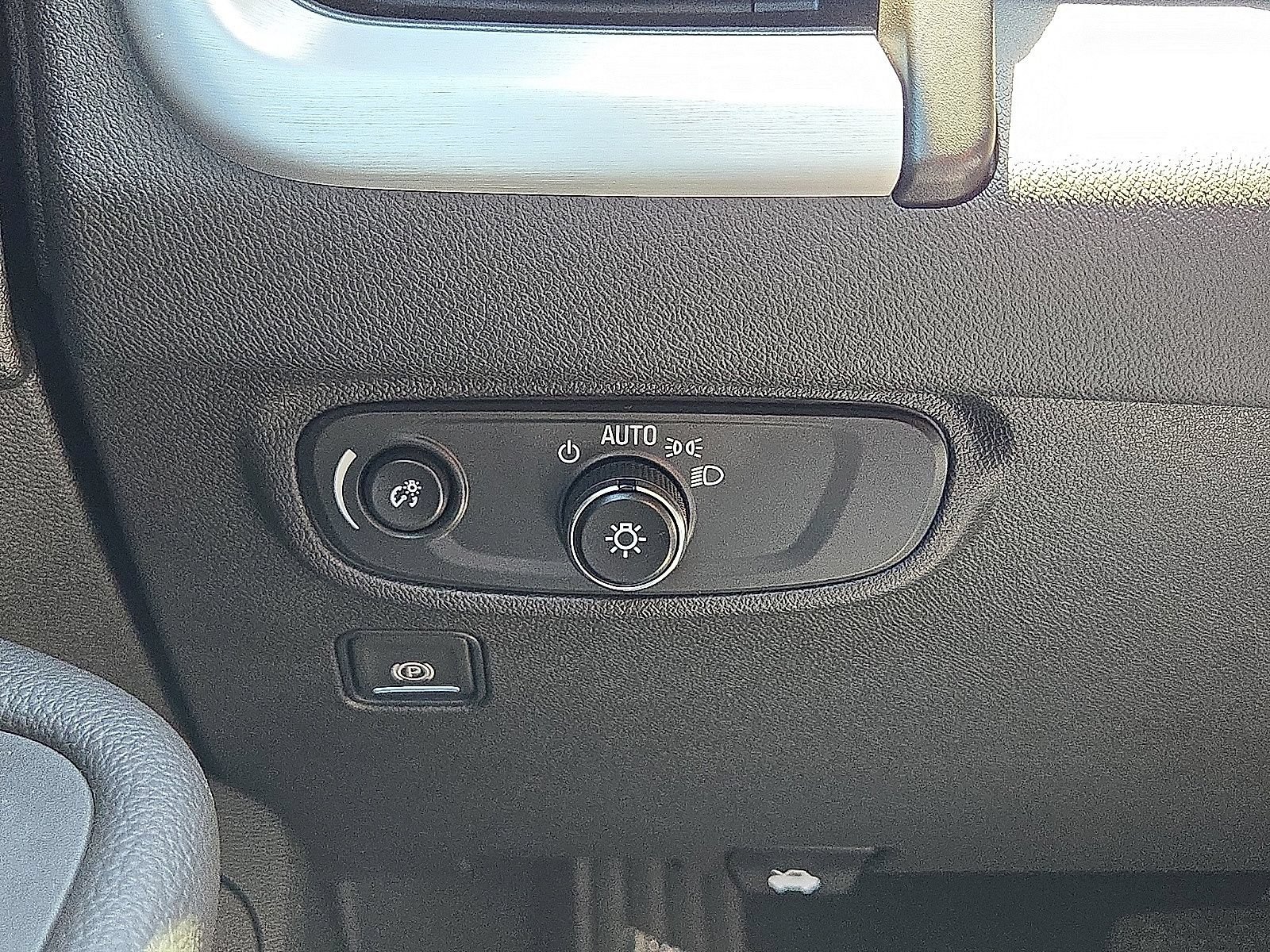 Used 2023 GMC Terrain SLE w/ Driver Convenience Package FWD image 24