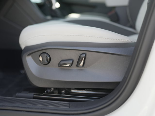 New 2025 Volkswagen Taos SE AWD/4WD image 26