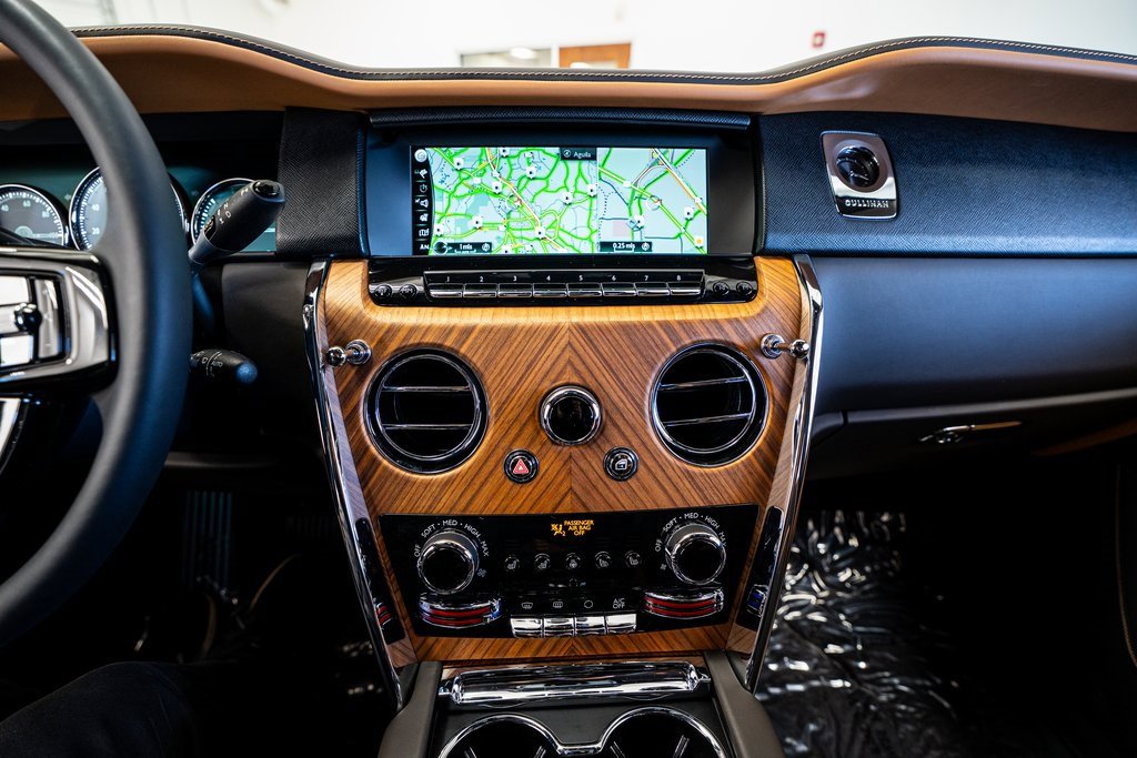 Used 2023 Rolls-Royce Cullinan w/ Cullinan Package image 49