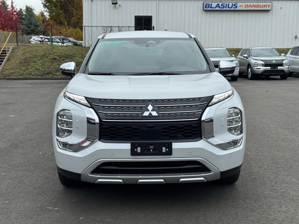 New 2025 Mitsubishi Outlander SE AWD/4WD image 2