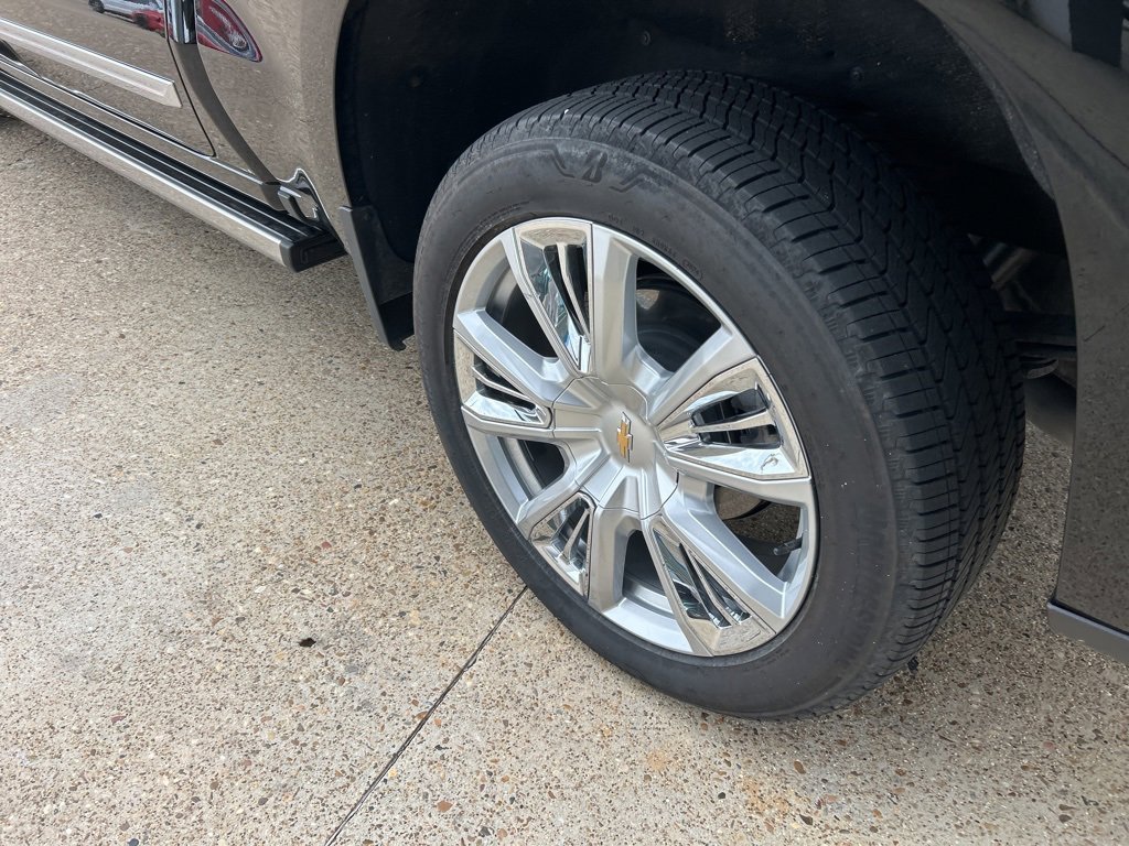 Used 2025 Chevrolet Silverado 1500 High Country w/ High Country Premium Package image 9