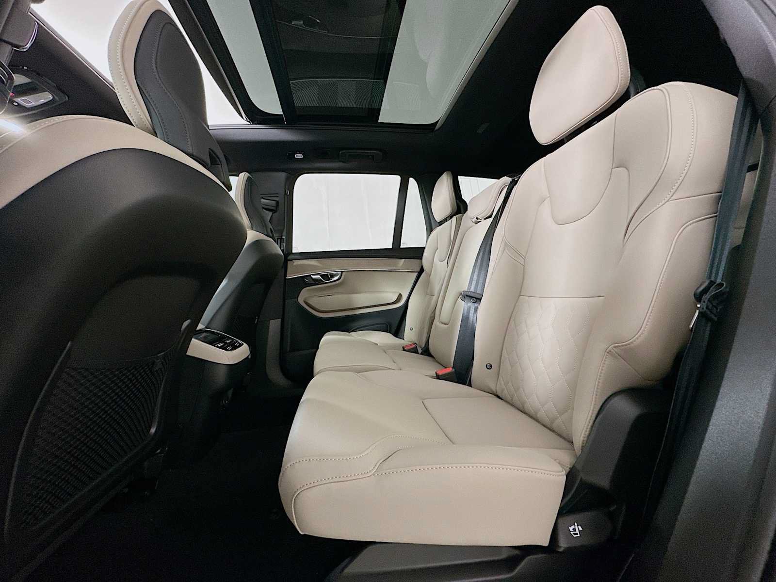New 2026 Volvo XC90 B5 Plus w/ Protection Package AWD/4WD image 22