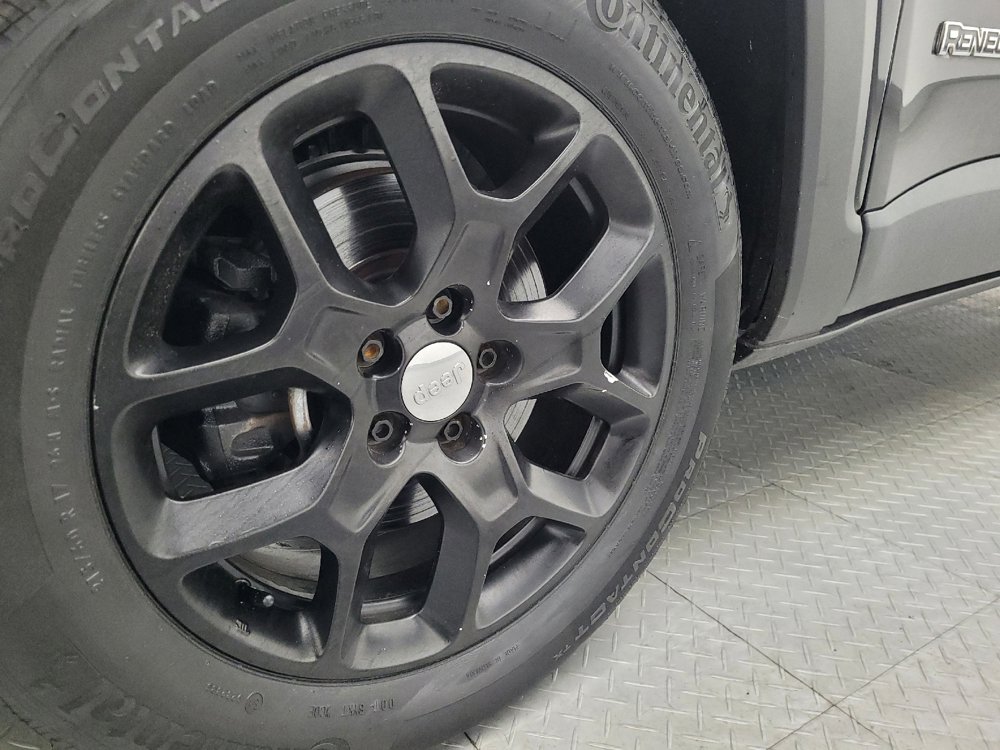 Used 2015 Jeep Renegade Latitude FWD image 31