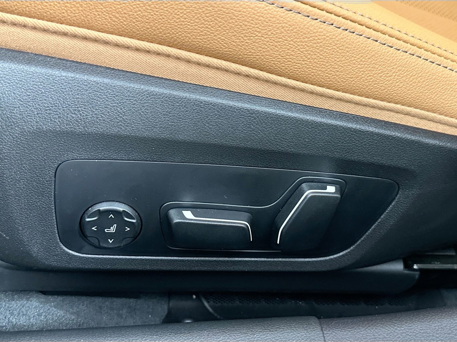 New 2026 BMW 330i Sedan w/ M Sport Package image 19