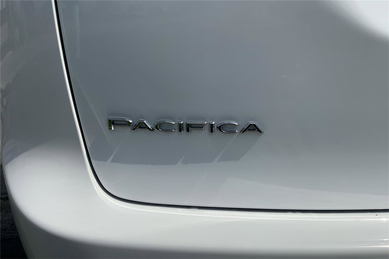 Used 2023 Chrysler Pacifica Touring-L FWD image 23