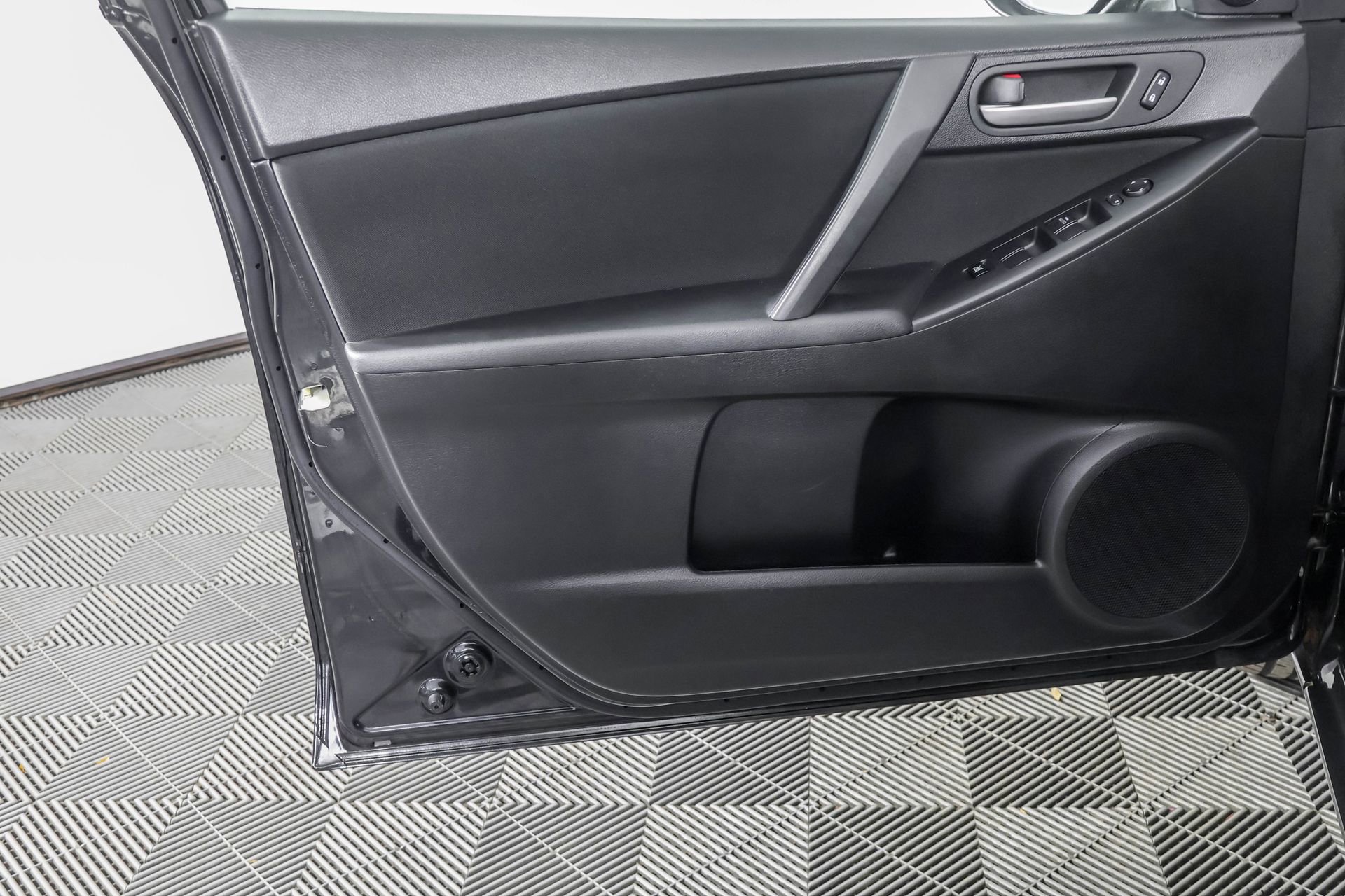 Used 2012 MAZDA MAZDA3 i Touring image 32