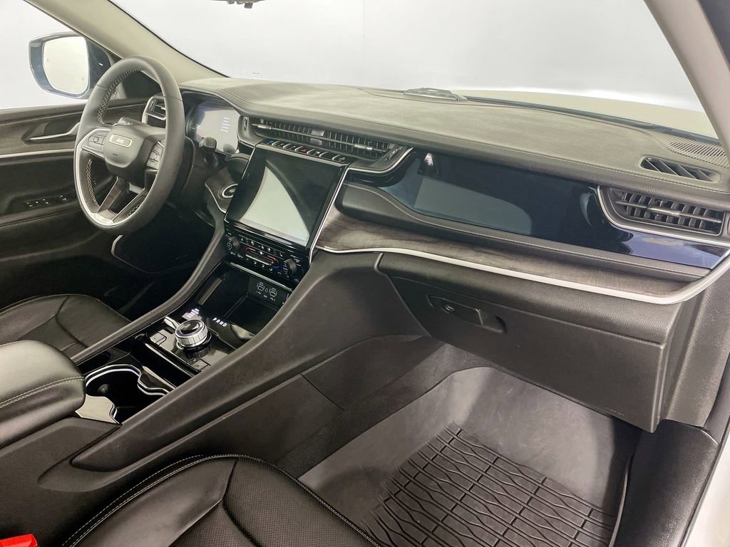 Used 2023 Jeep Grand Cherokee 4WD 4xe w/ Luxury Tech Group II image 34