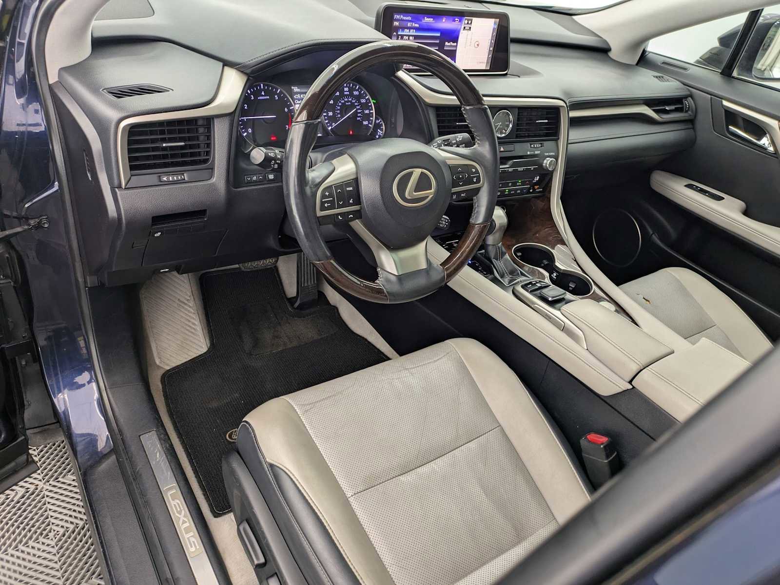 Used 2018 Lexus RX 350 FWD w/ Premium Package image 2