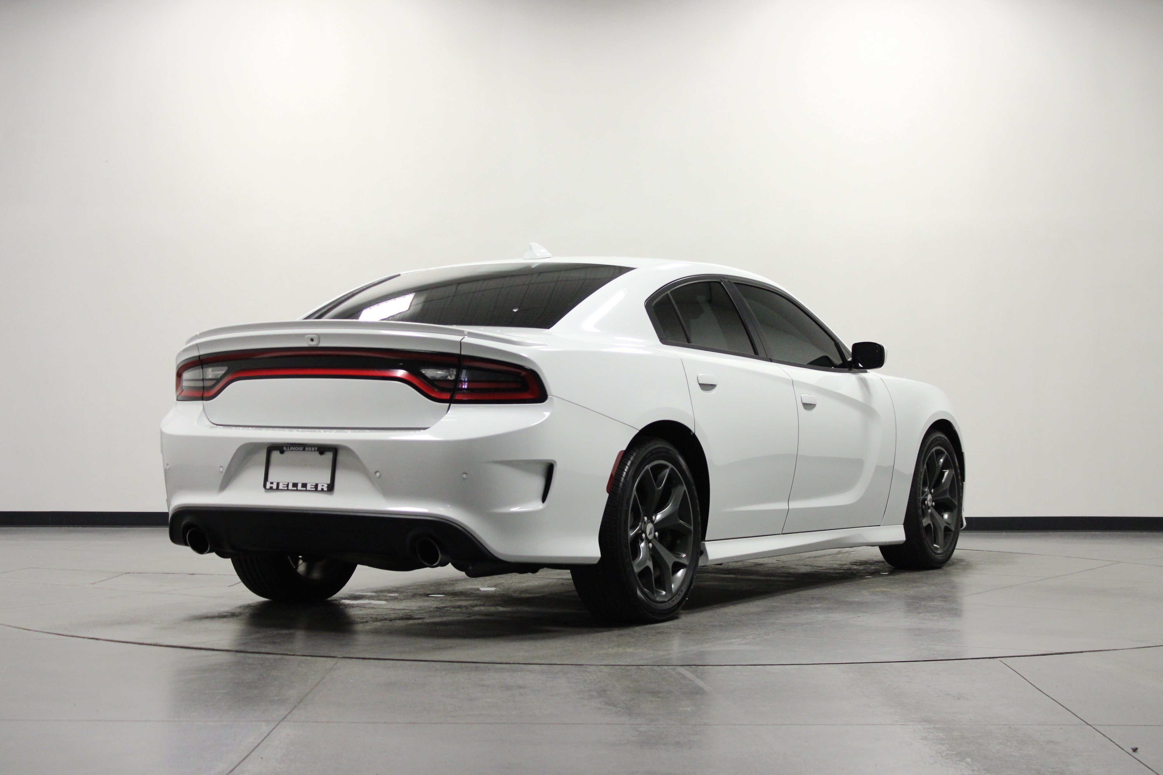 Used 2018 Dodge Charger R/T w/ Driver Confidence Group RWD image 4