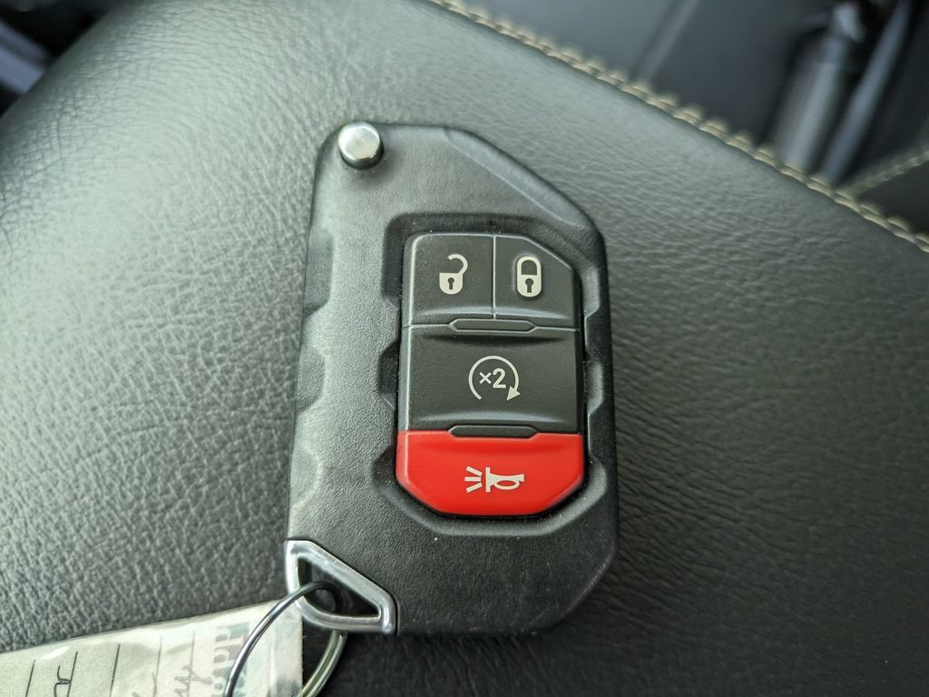 Used 2020 Jeep Gladiator Overland AWD/4WD image 29