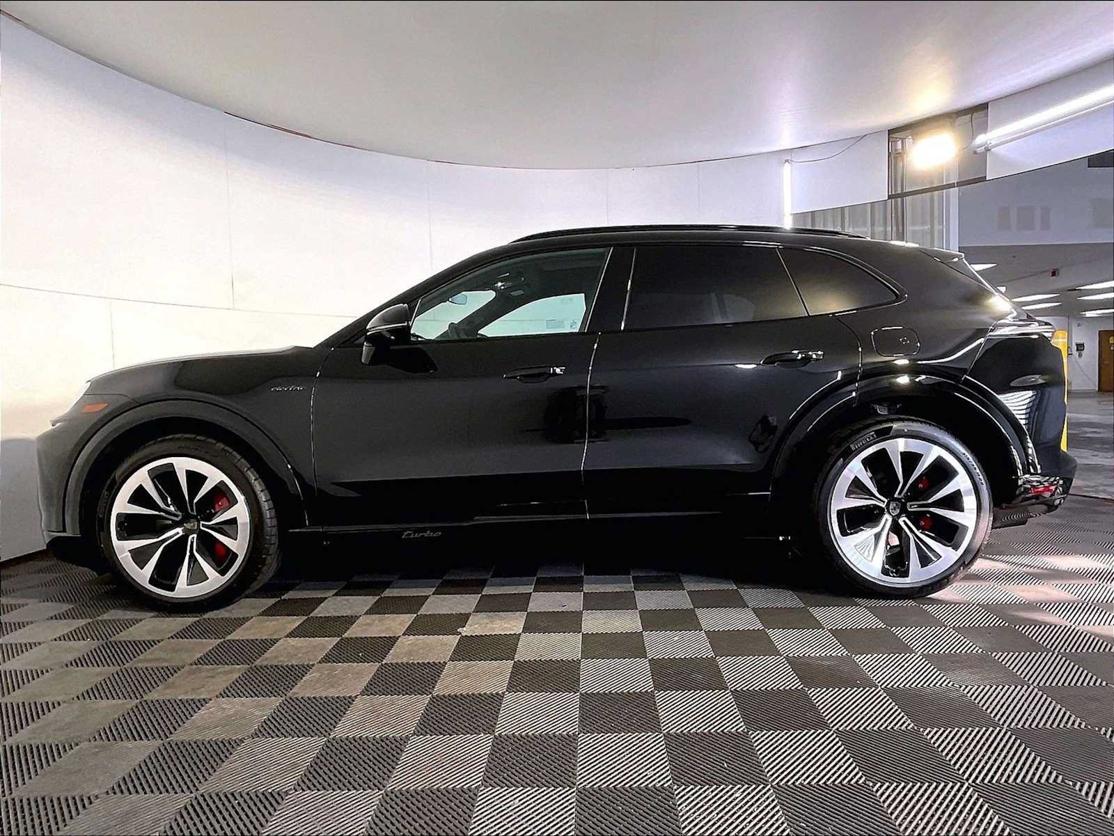 New 2026 Porsche Cayenne Turbo Electric AWD/4WD image 2