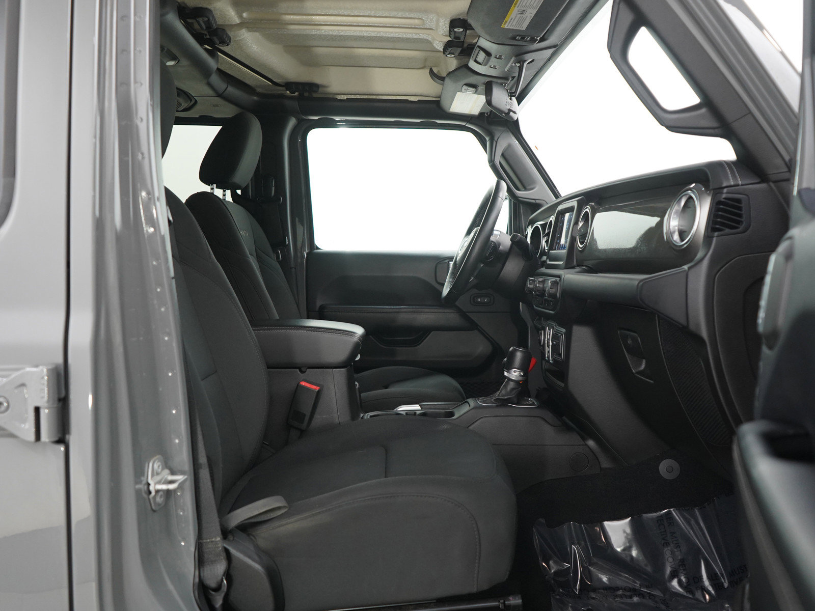 Used 2018 Jeep Wrangler Unlimited Sahara w/ Cold Weather Group image 10