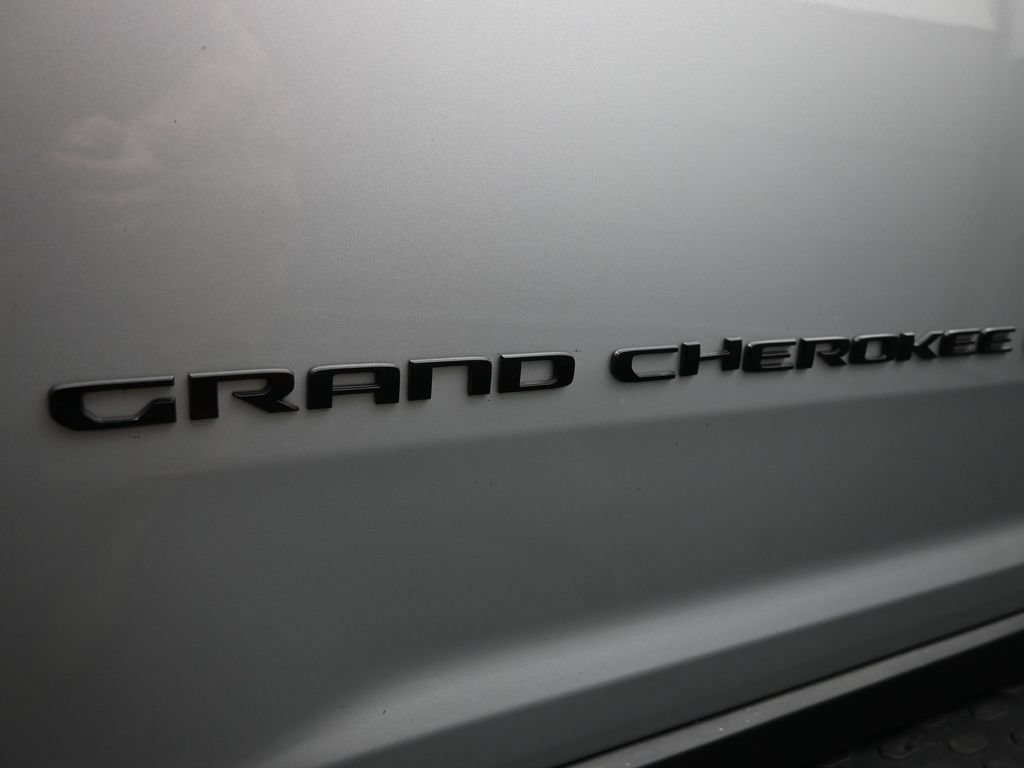 Used 2024 Jeep Grand Cherokee Altitude AWD/4WD image 38