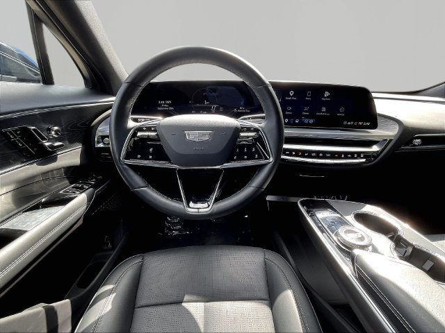 Used 2024 Cadillac Lyriq Luxury AWD/4WD image 10