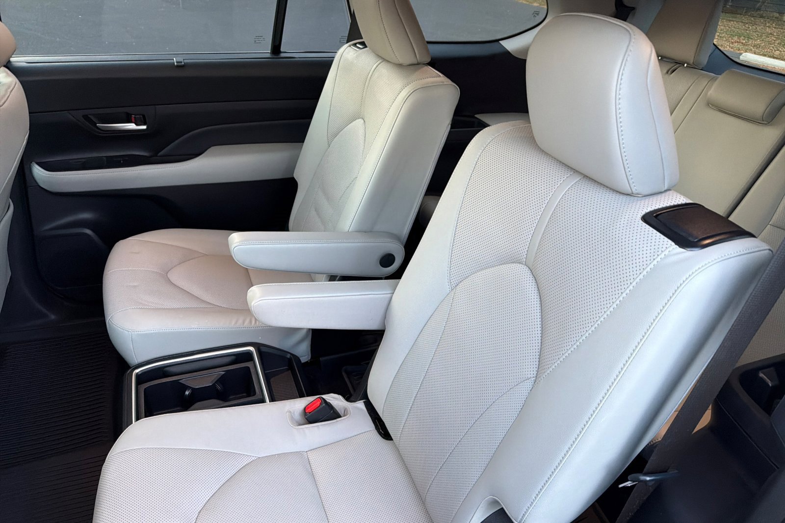 Used 2024 Toyota Grand Highlander Limited image 16