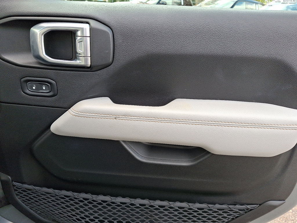 Used 2023 Jeep Wrangler Unlimited Sahara image 10