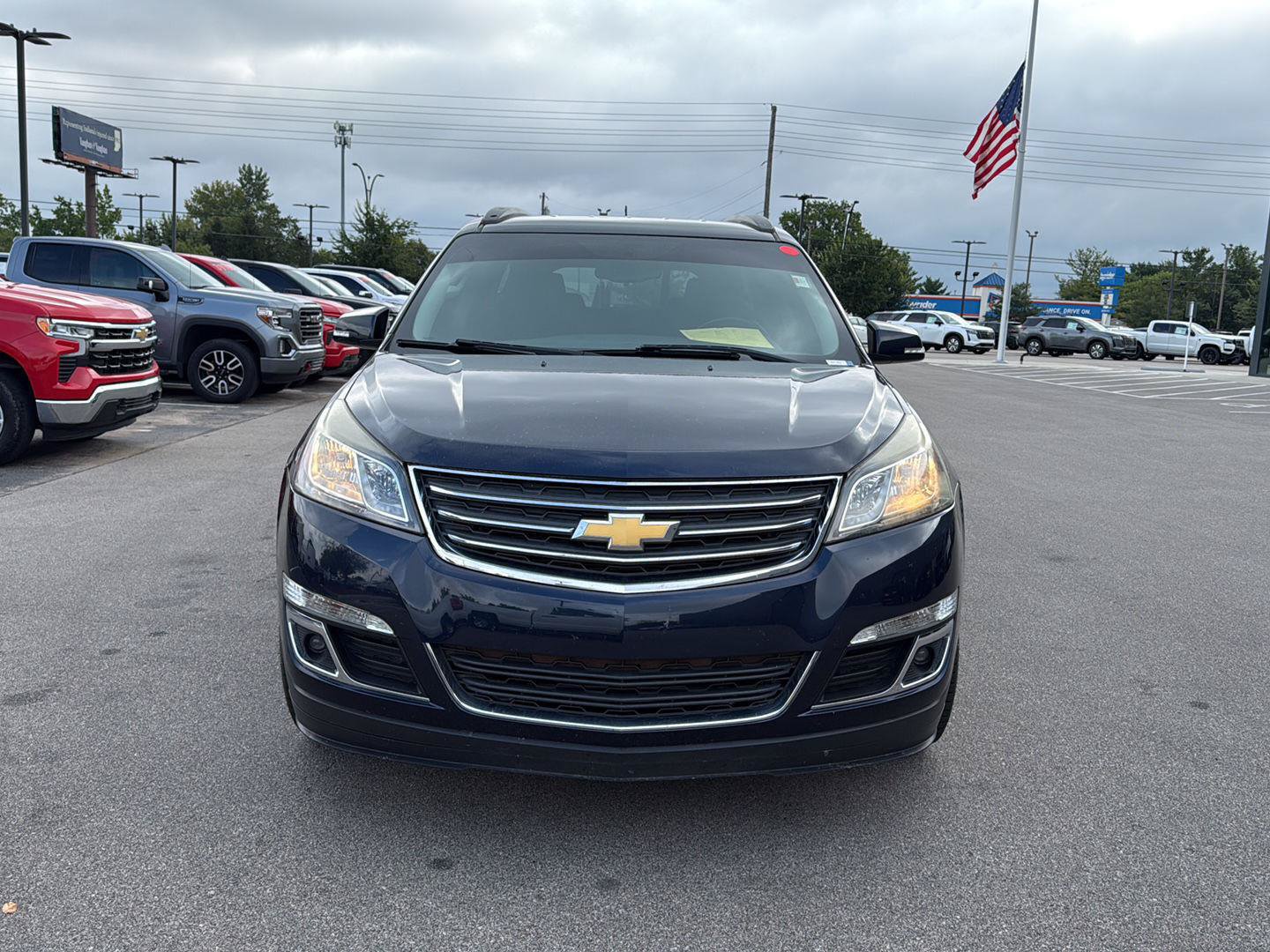 Used 2017 Chevrolet Traverse LT w/ Style and Technology Package FWD image 8