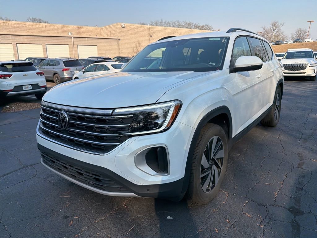 Used 2025 Volkswagen Atlas SE image 1