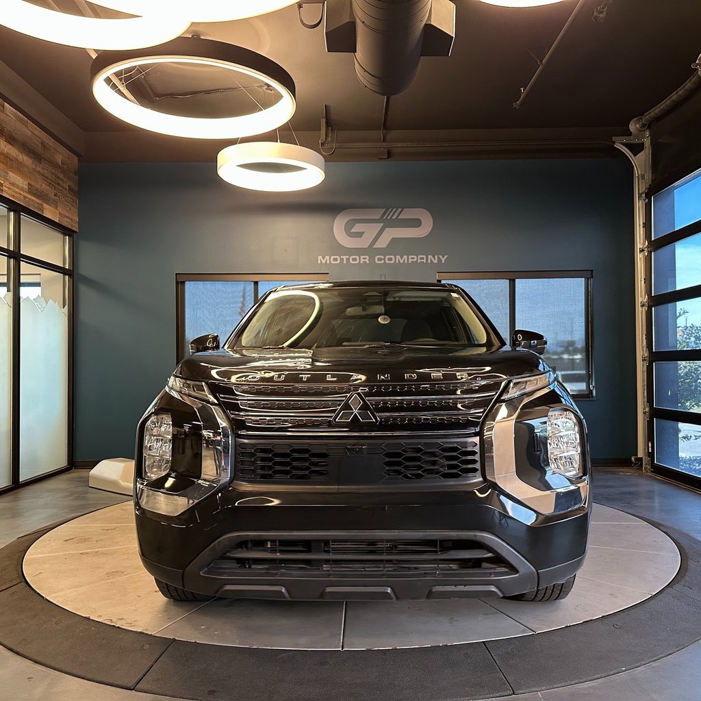 Used 2023 Mitsubishi Outlander ES image 8