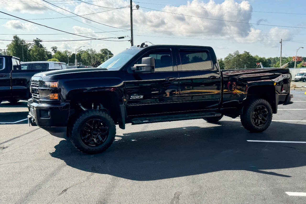 Used 2018 Chevrolet Silverado 2500 LT w/ Midnight Edition AWD/4WD image 7