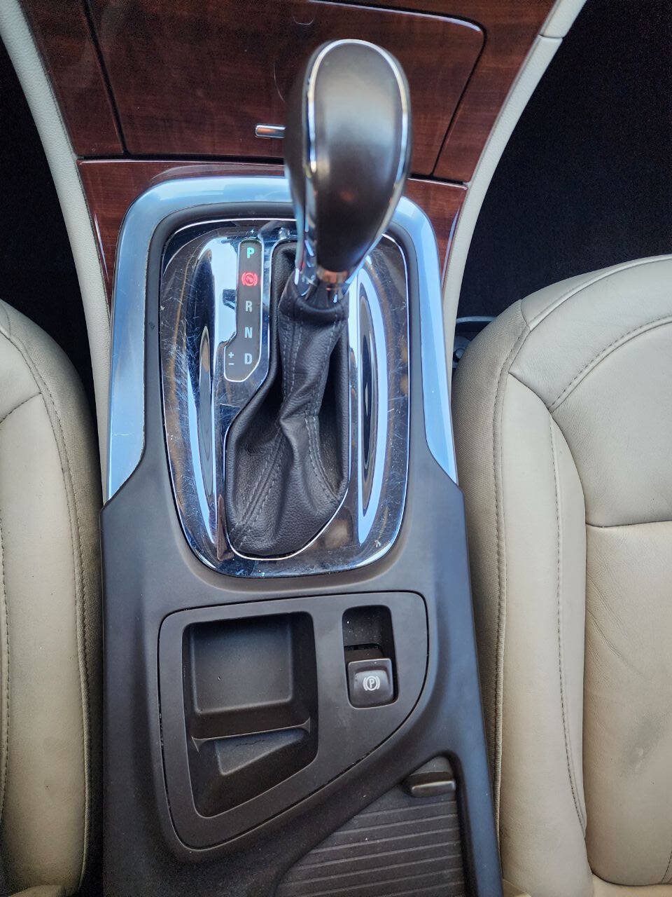 Used 2017 Buick Regal Sport Touring FWD image 40