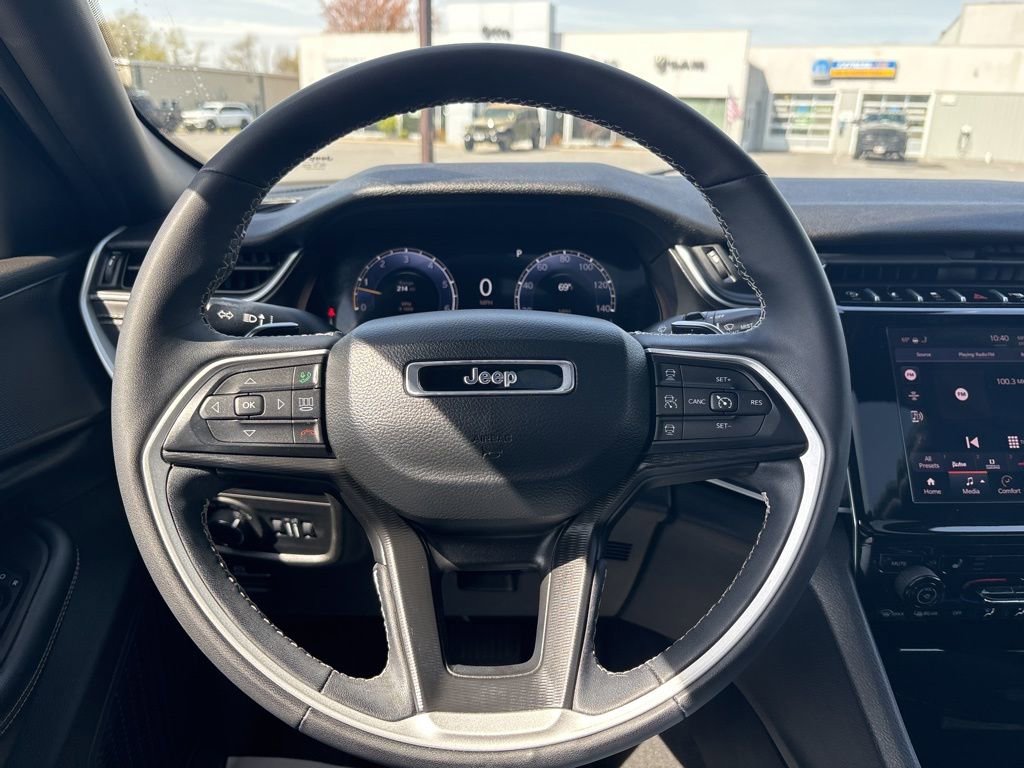 Used 2023 Jeep Grand Cherokee L Laredo AWD/4WD image 10