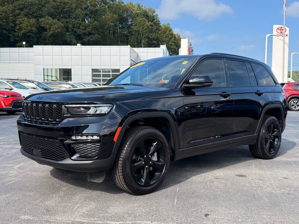 Used 2025 Jeep Grand Cherokee Limited w/ Black Appearance Package image 10