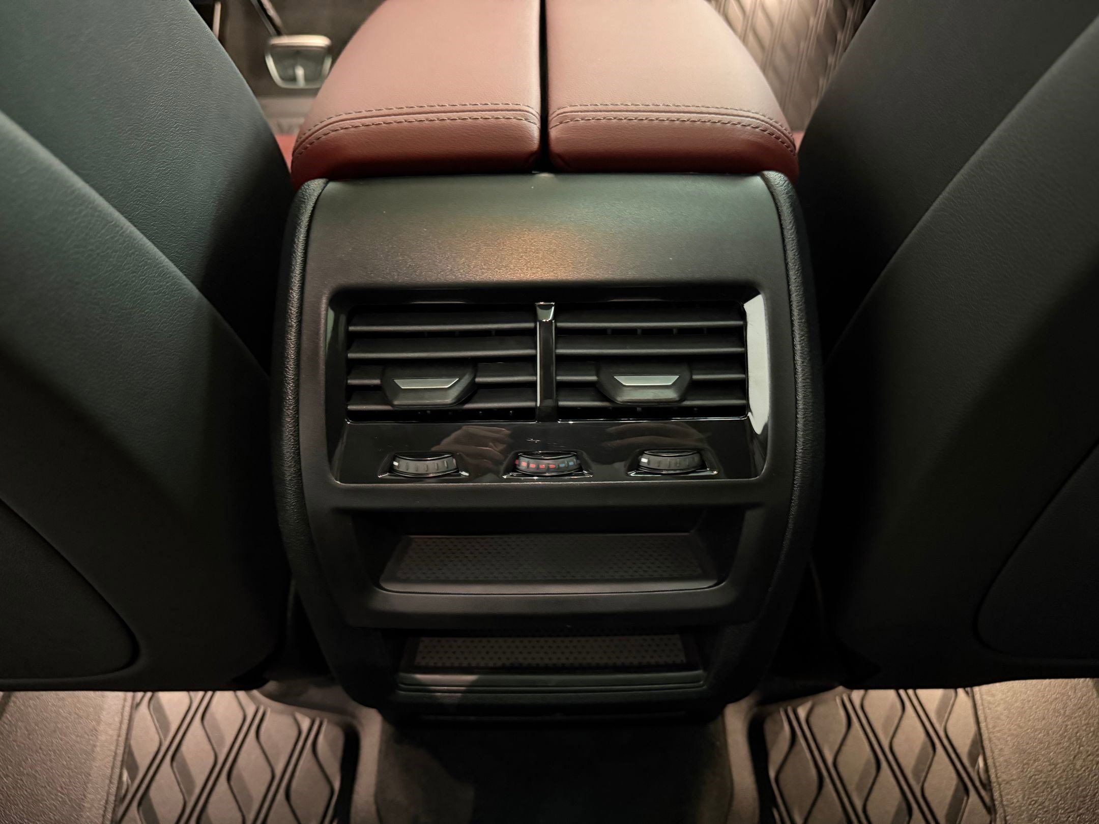 New 2026 BMW X6 xDrive40i w/ Premium Package image 30