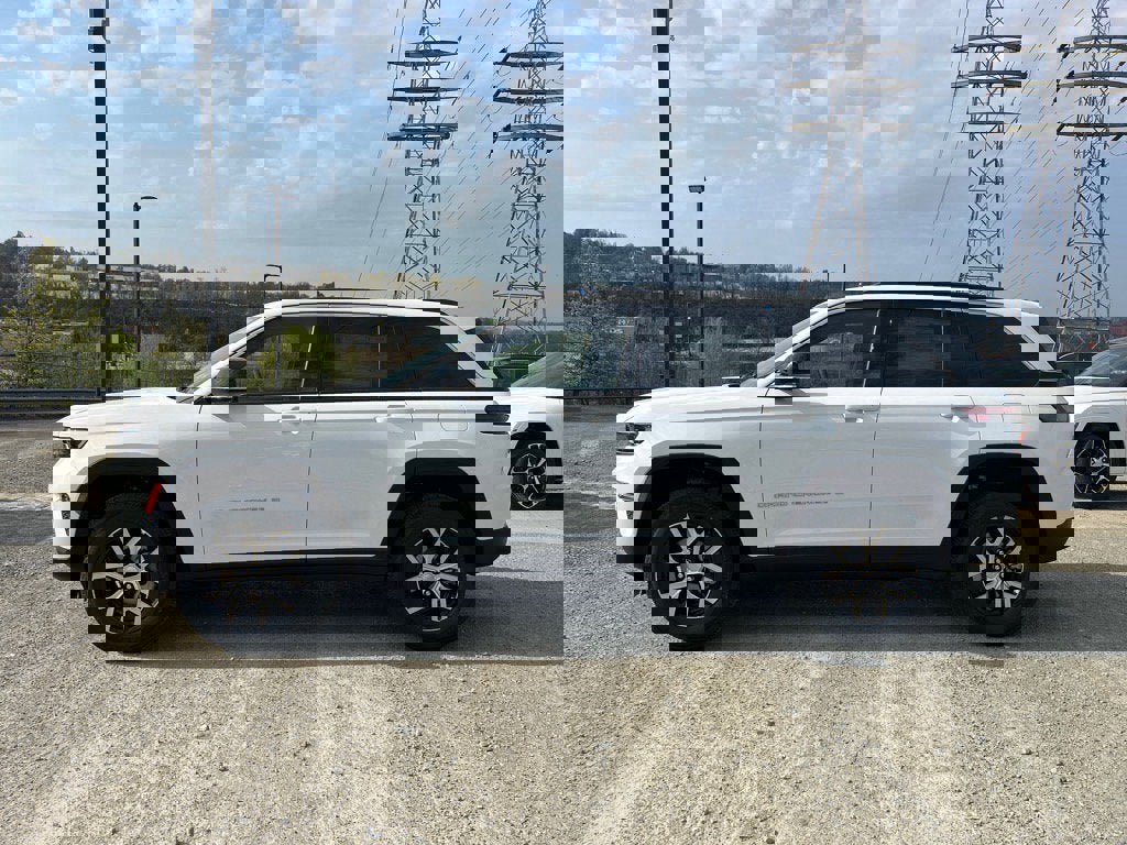 New 2025 Jeep Grand Cherokee Limited image 2
