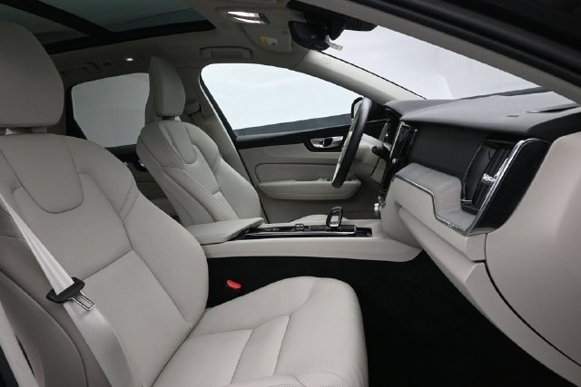 Used 2024 Volvo XC60 B5 Plus w/ Protection Package Premier AWD/4WD image 33