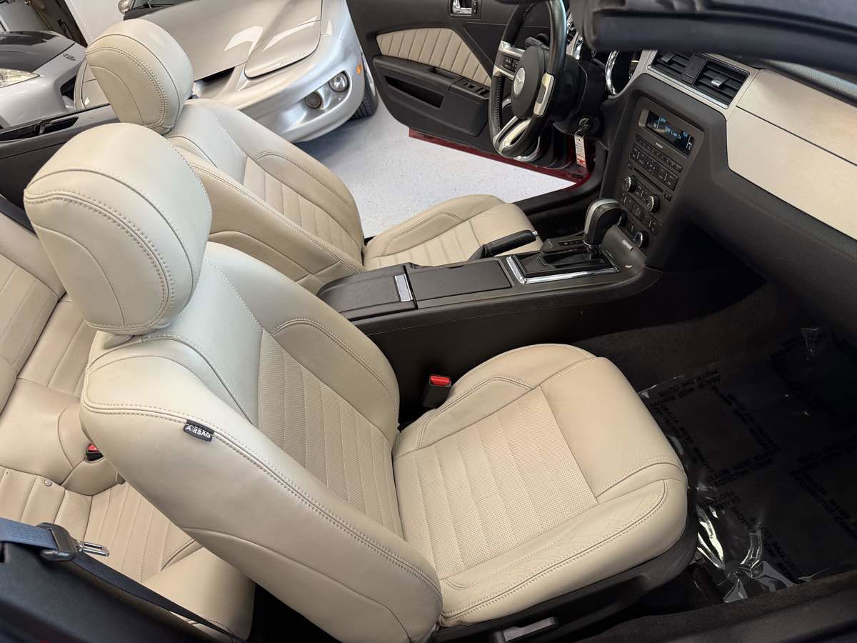 Used 2013 Ford Mustang Premium RWD image 21
