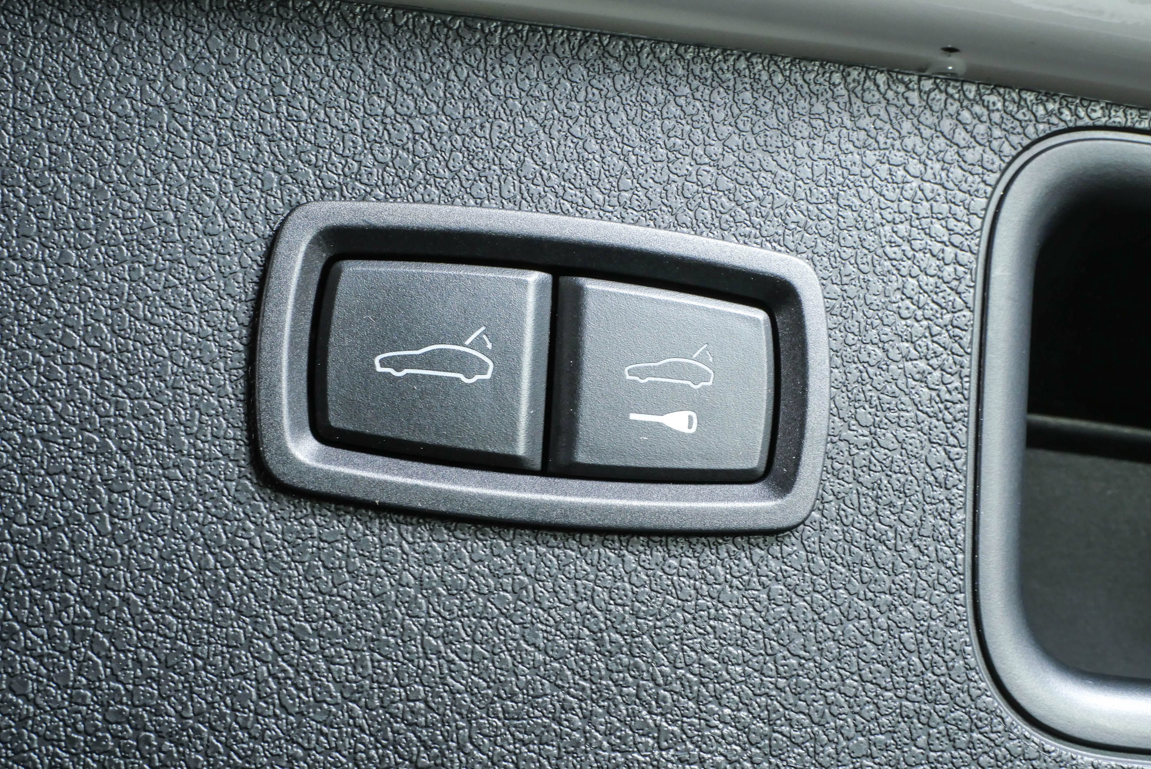 Certified 2021 Porsche Macan S AWD/4WD image 36