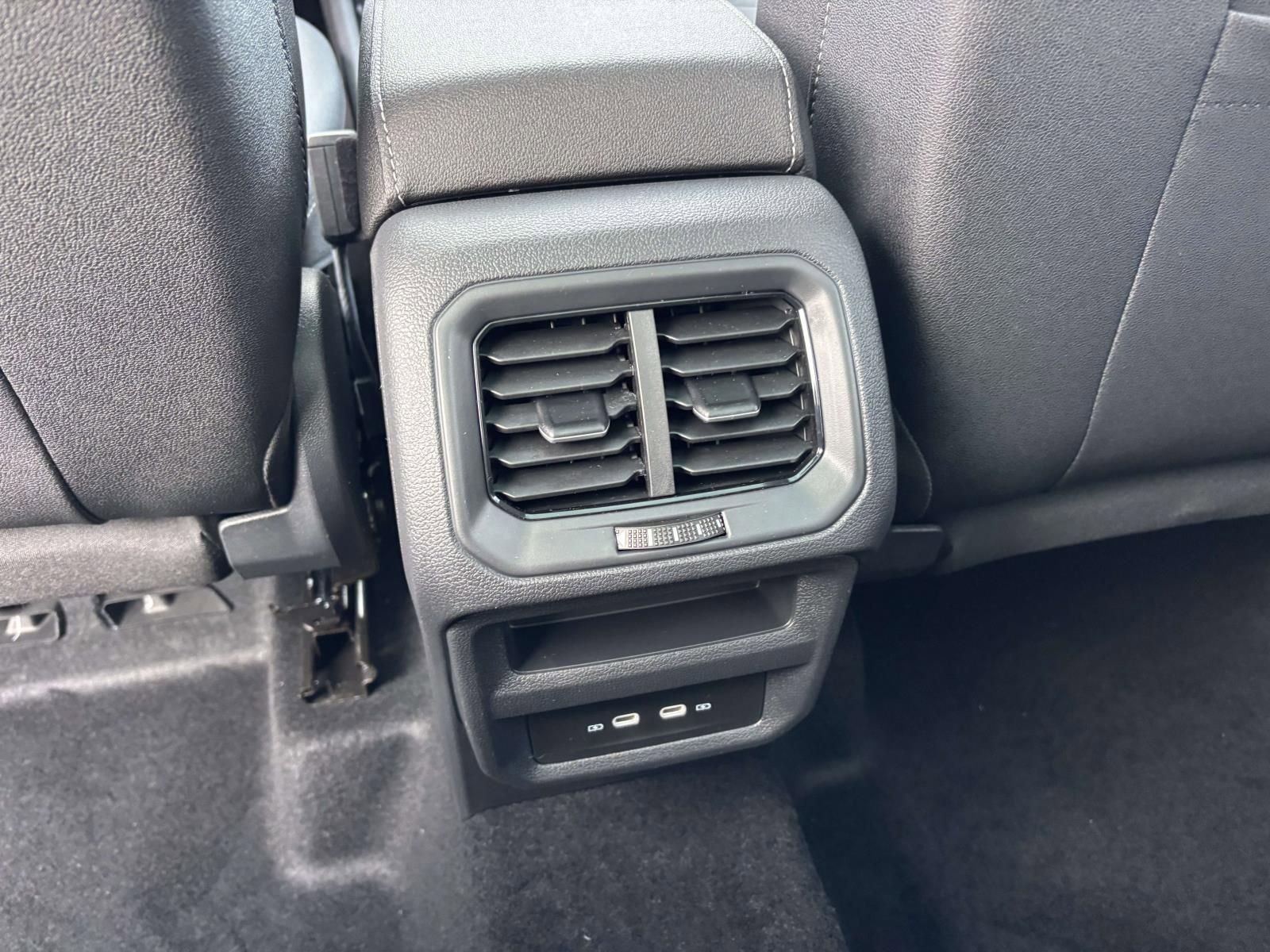 New 2026 Volkswagen Taos SE FWD image 32
