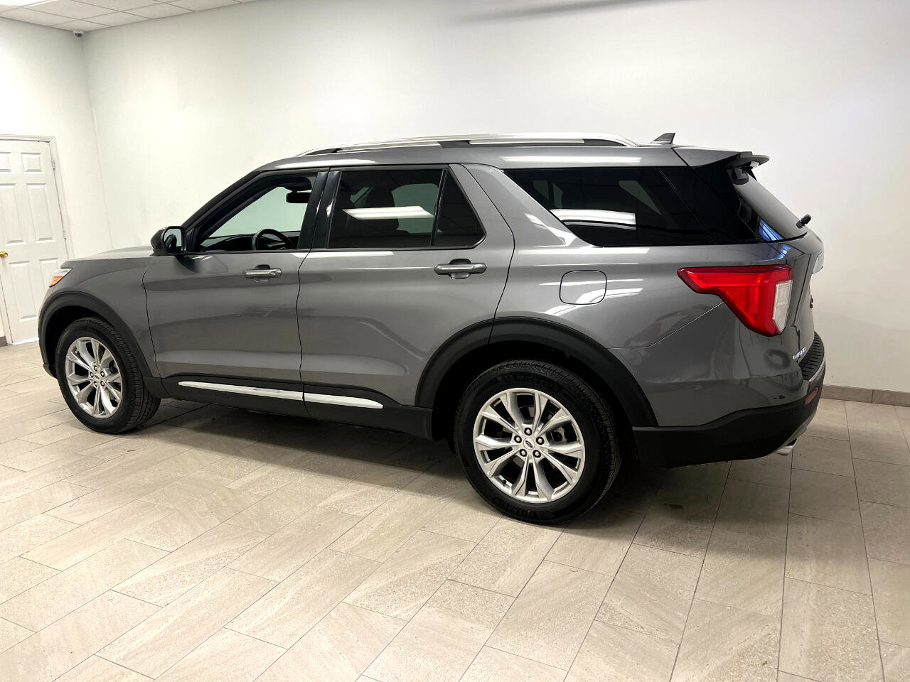 Used 2024 Ford Explorer Limited image 11