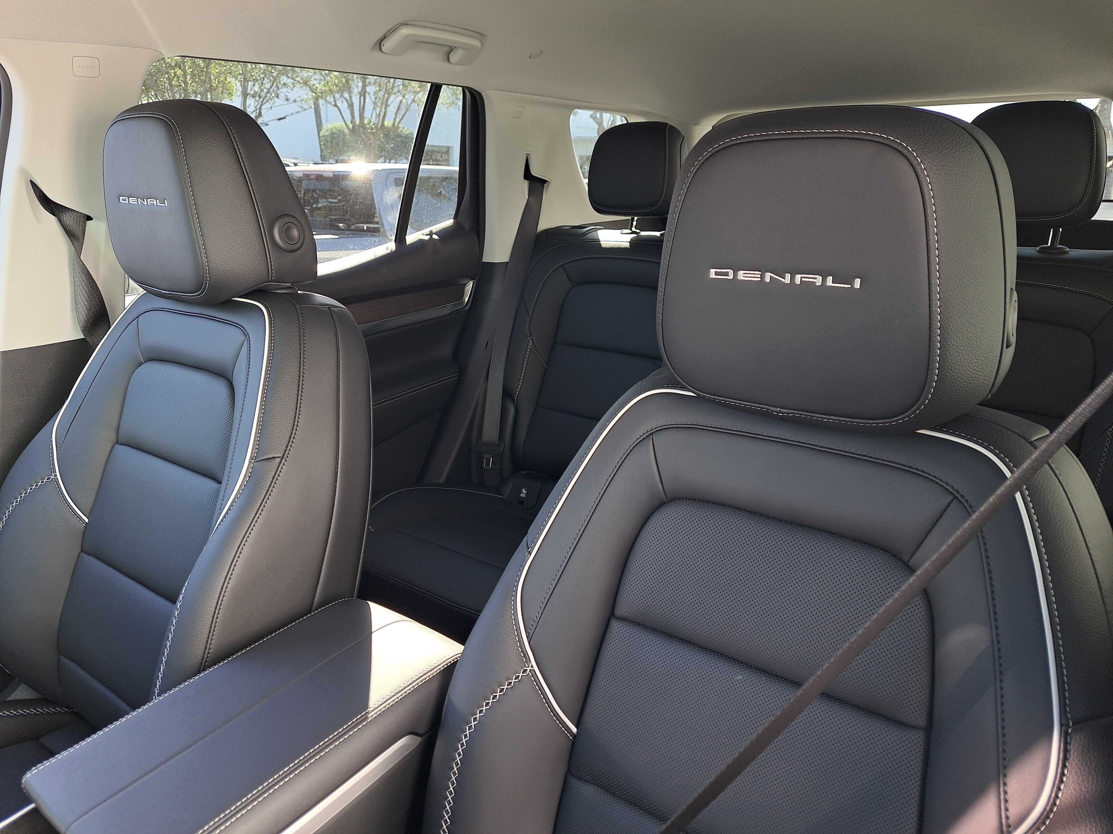 New 2026 GMC Terrain Denali w/ LPO, Black Badging Package image 22