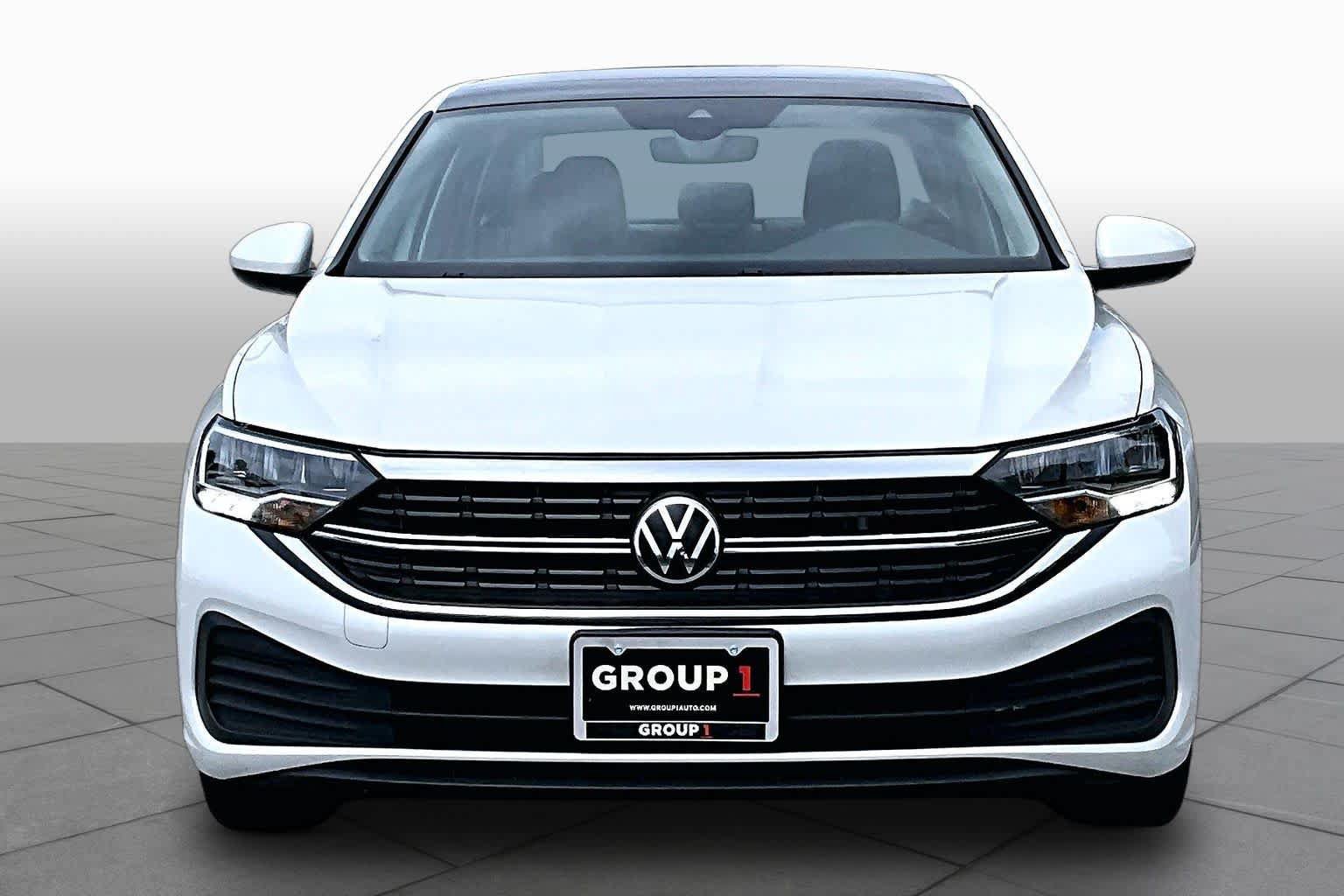 Used 2023 Volkswagen Jetta SE FWD image 4
