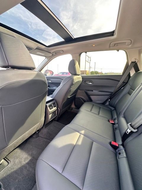 Certified 2024 Nissan Rogue SV w/ SV Premium Package AWD/4WD image 32
