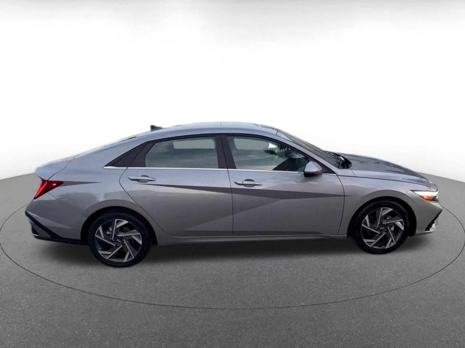Used 2025 Hyundai Elantra SEL FWD image 16